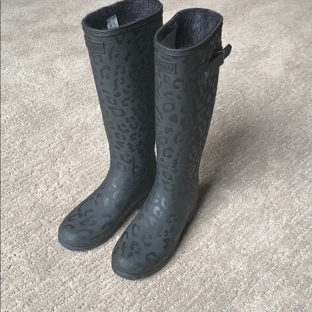 Hunter Insulated black leopard boots, size 7